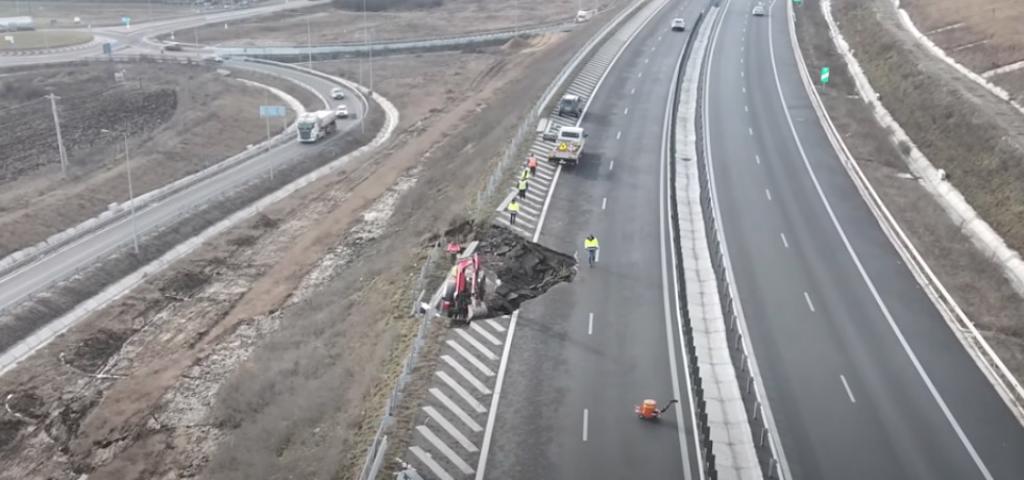 Κατέρρευσε τμήμα του αυτοκινητόδρομου A10 Sebeș-Turda στη Ρουμανία